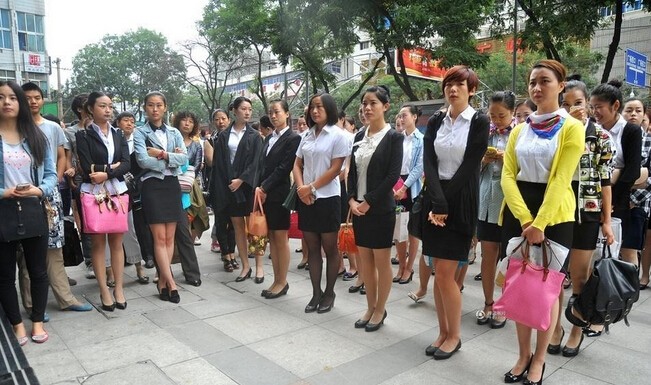 廣西高鐵乘務(wù)員招聘面試經(jīng)歷:怎么樣解決難與同事上司相處問題？