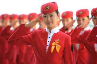 高鐵動(dòng)車(chē)招聘乘務(wù)員工資待遇怎么樣？有什么要求？和空姐哪個(gè)好？